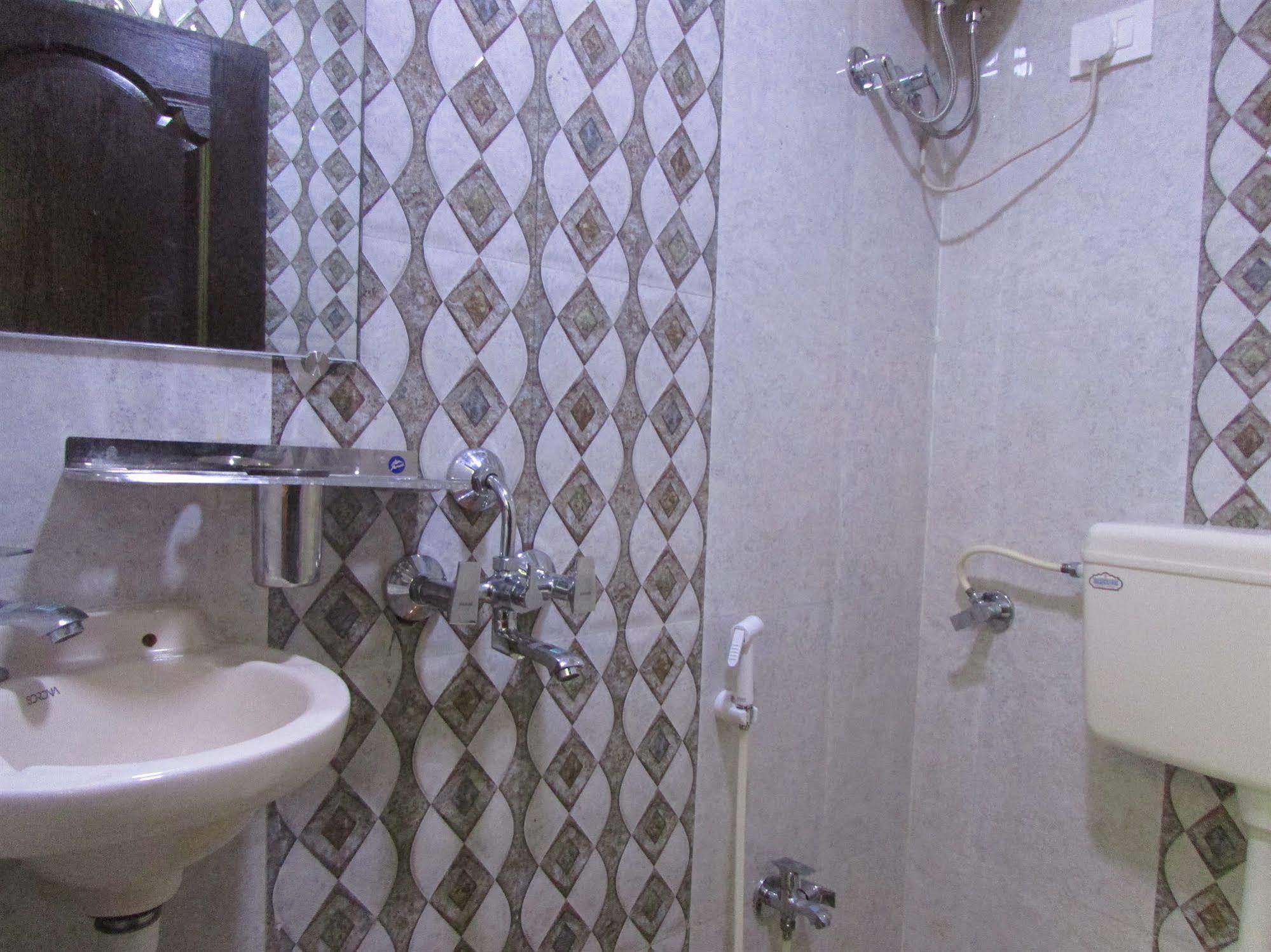 Royal Annex Hotel Mumbai Bagian luar foto