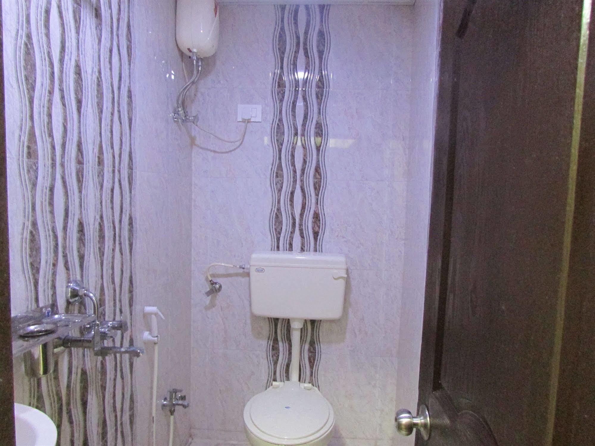 Royal Annex Hotel Mumbai Bagian luar foto