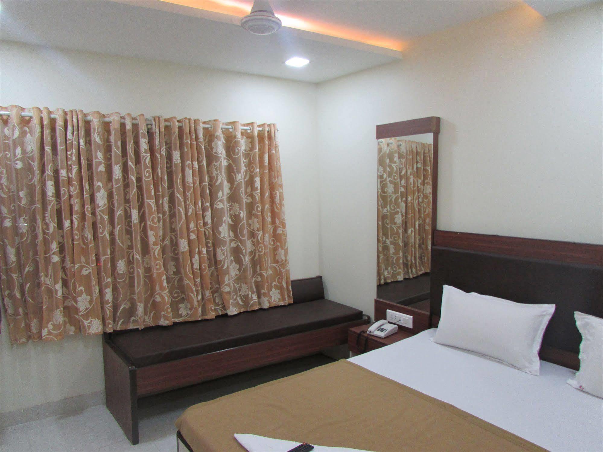 Royal Annex Hotel Mumbai Bagian luar foto