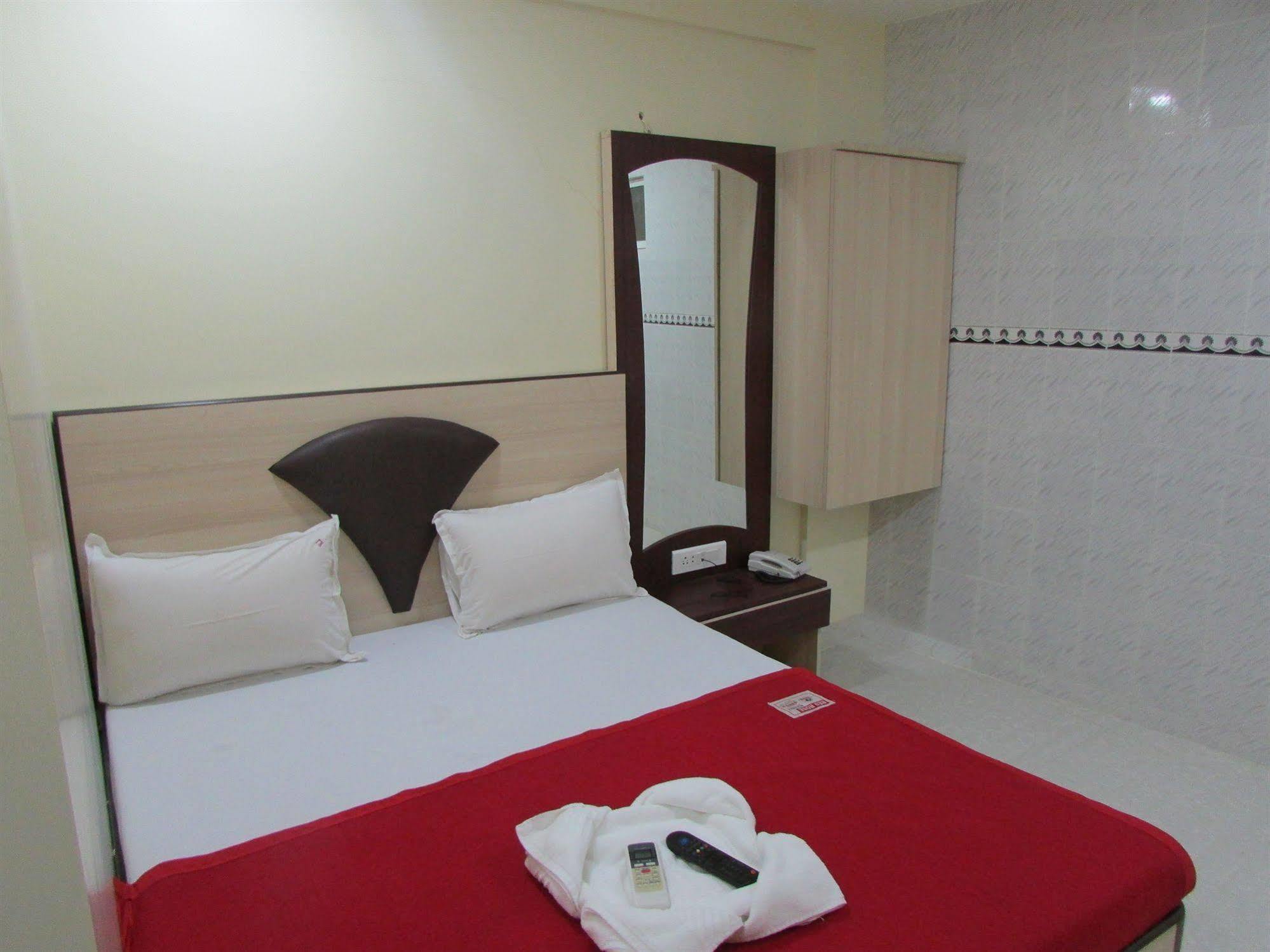 Royal Annex Hotel Mumbai Bagian luar foto