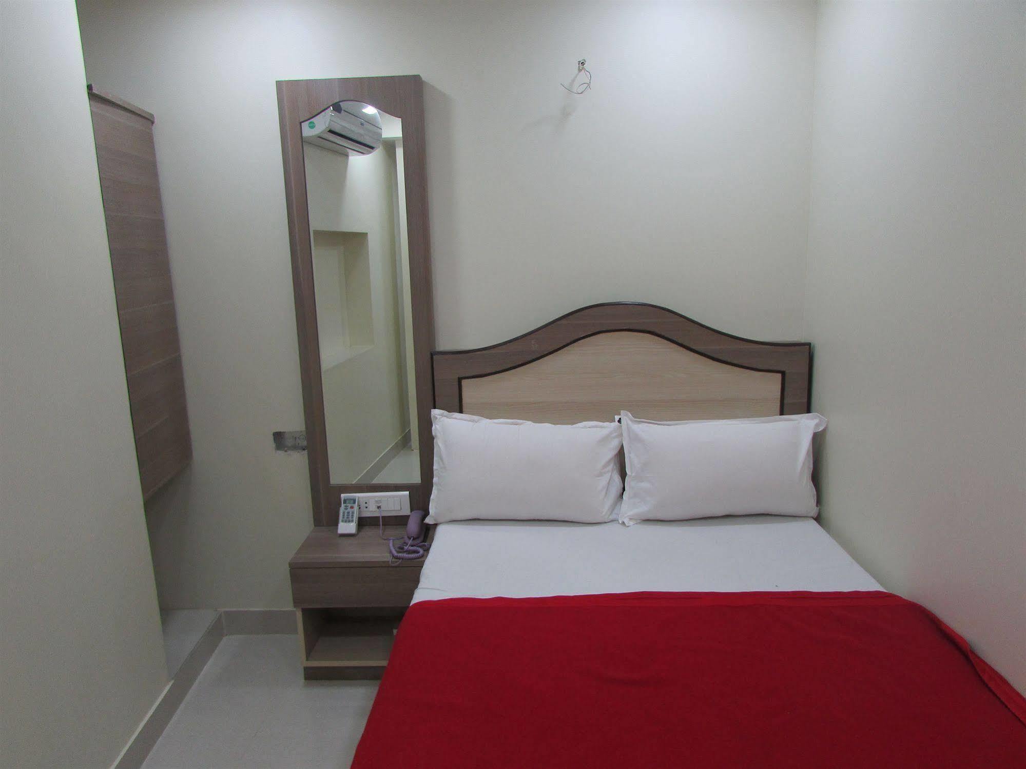 Royal Annex Hotel Mumbai Bagian luar foto