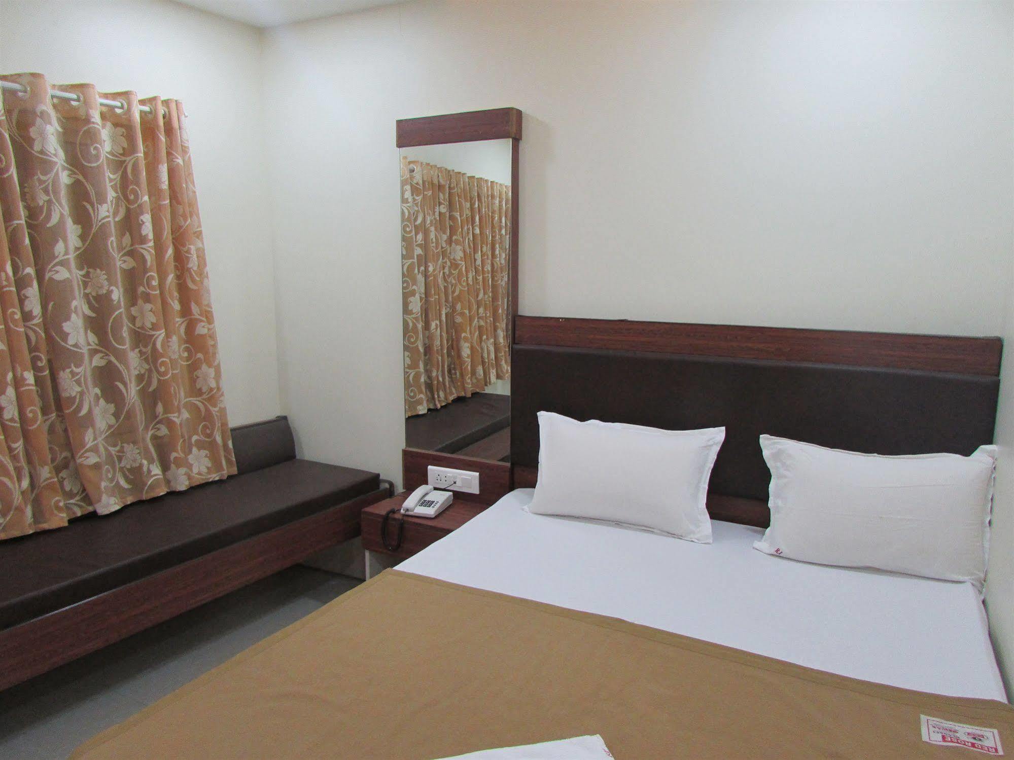 Royal Annex Hotel Mumbai Bagian luar foto