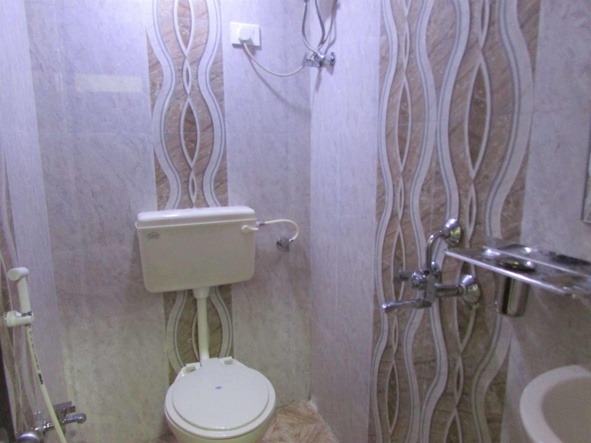 Royal Annex Hotel Mumbai Bagian luar foto